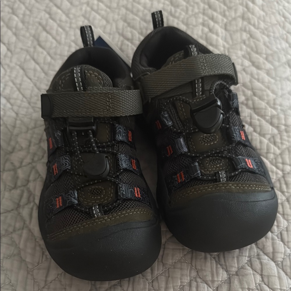 NWT Keen Black and Green Sneakers with Sturdy Rubber Sole size 11